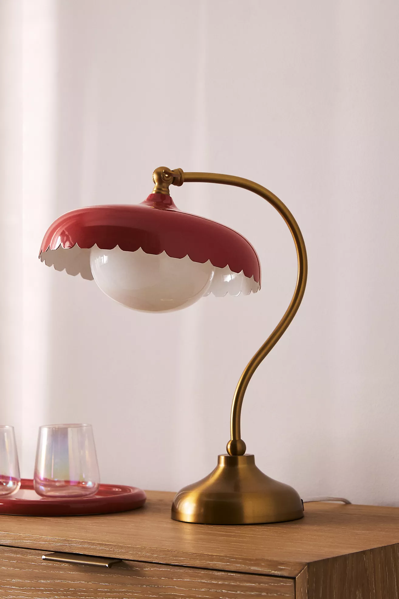 Simone Scallop Task Lamp