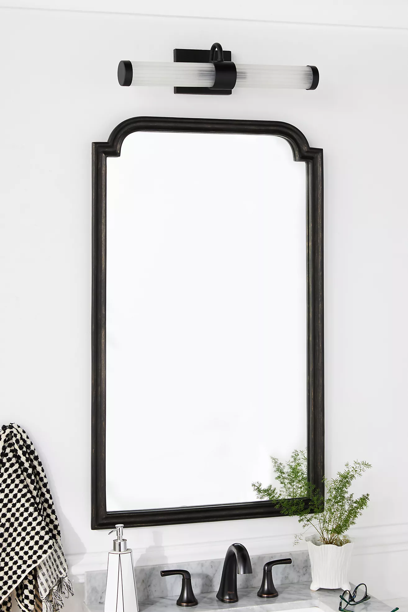 Elise Glass Metal Ribbed Vanity