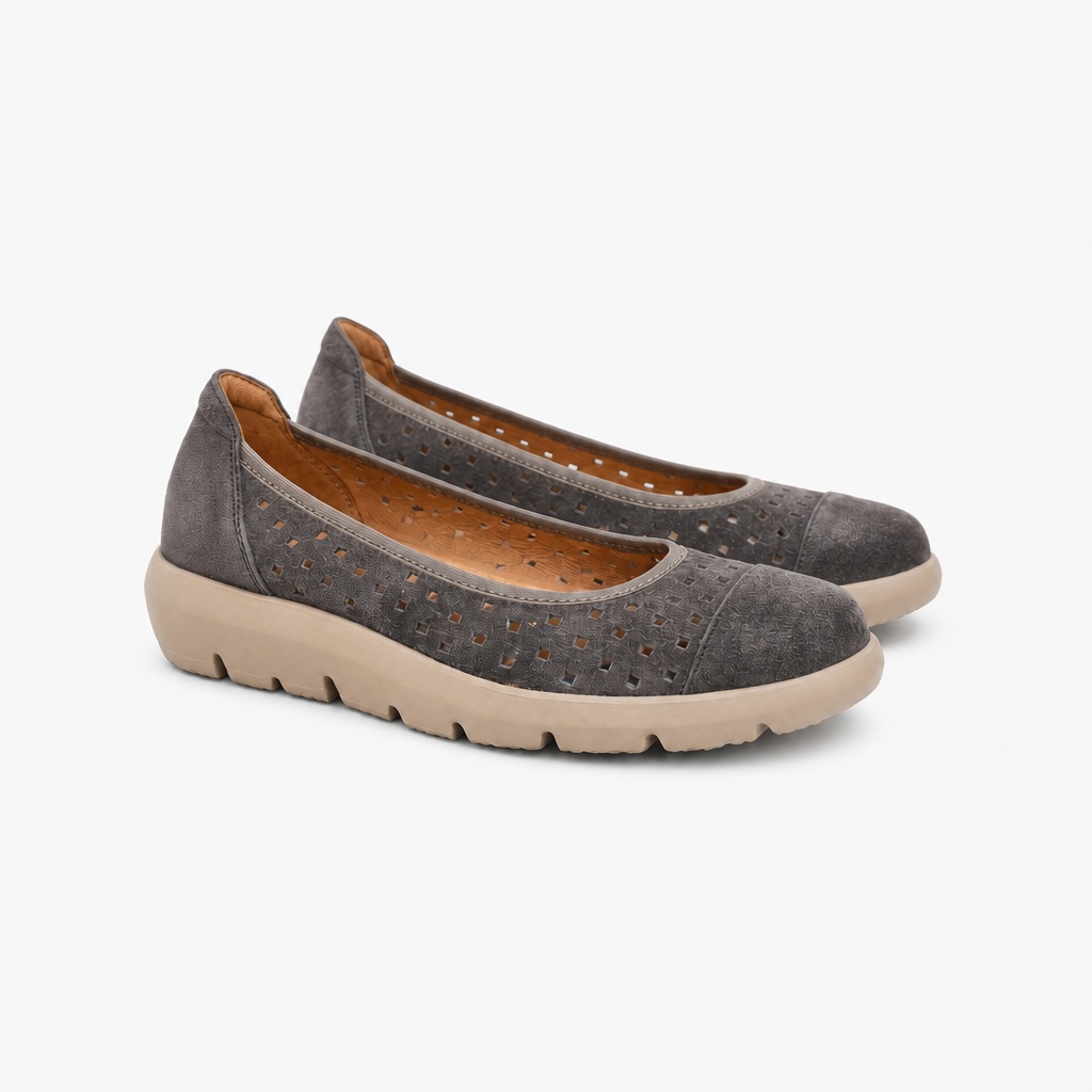 Graue, belüftete Slipper