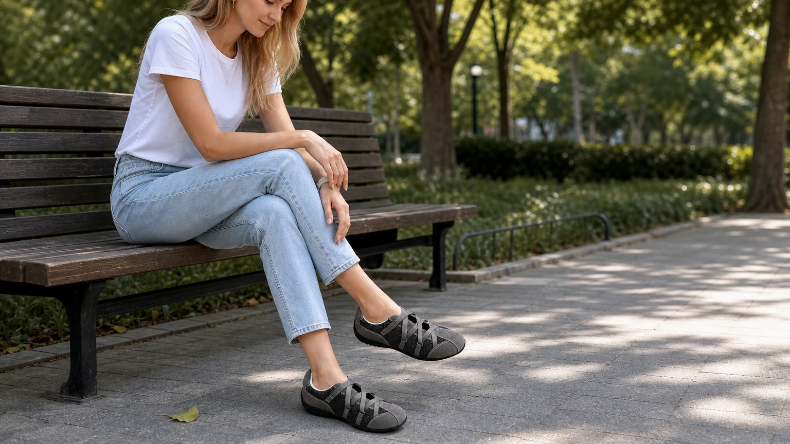 Zapatos deportivos con suela de goma de estilo casual en un ambiente de estilo de vida.